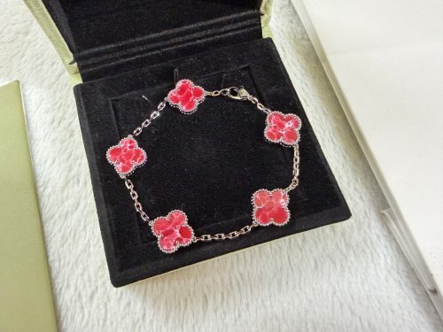 幸運四葉草五花手鍊｜玫瑰金紅紋石款｜輕奢百搭飾品Lucky Clover 5-Flower Bracelet | Rose Gold Red Stone | Luxury Daily Jewelry